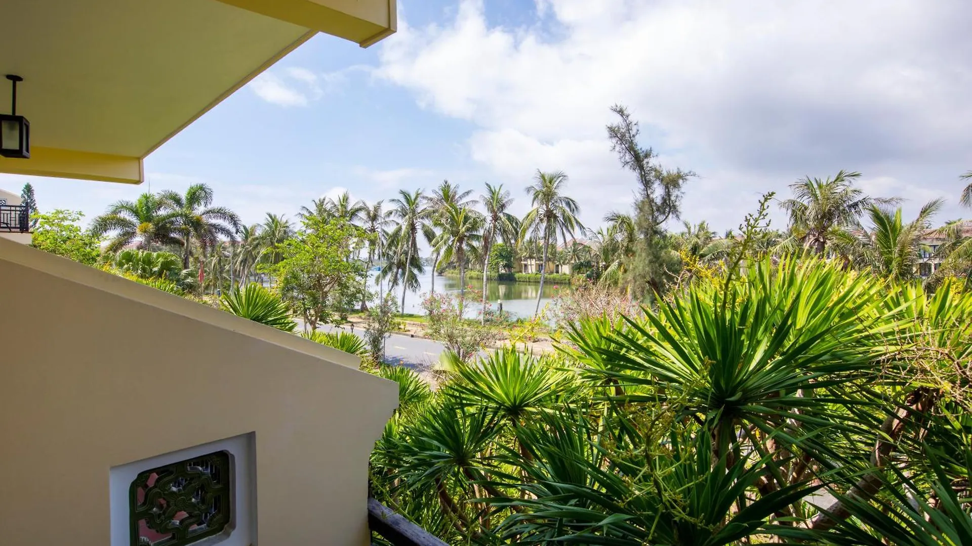 Victoria Hoi An Beach Resort & Spa 4*,