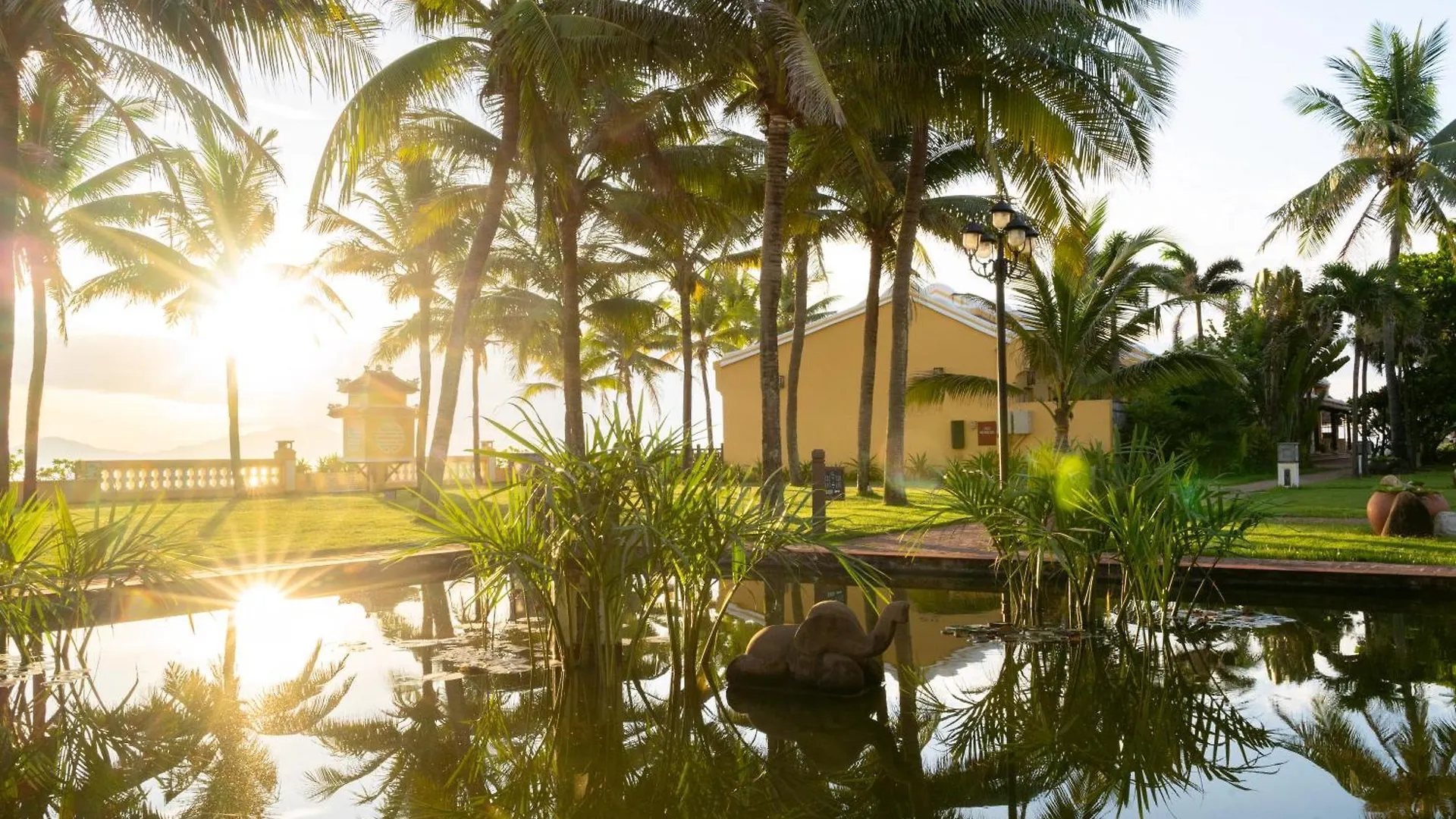 Victoria Hoi An Beach Resort & Spa