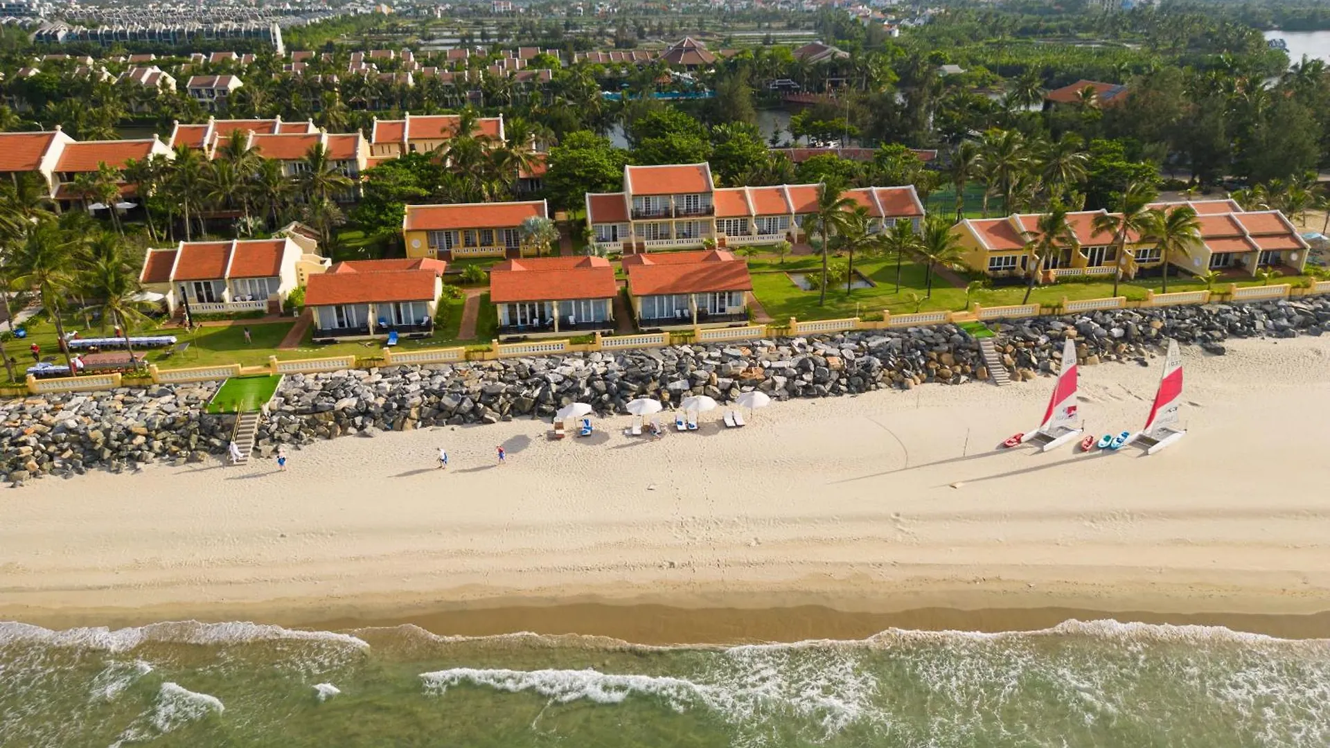 Victoria Hoi An Beach Resort & Spa 4*,