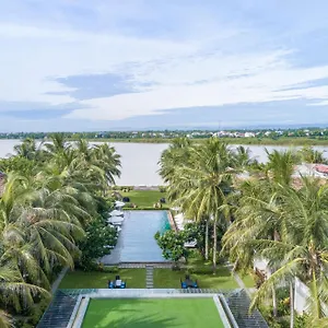 Emerald Riverside Хойан